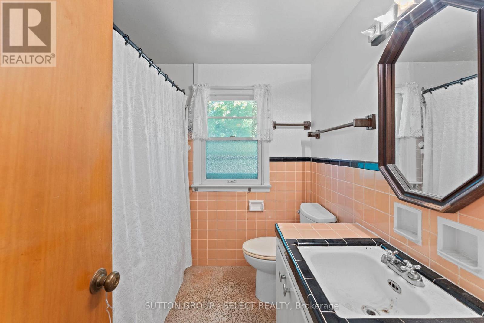 Photo 17 of 35 for 367 Ridout Street S