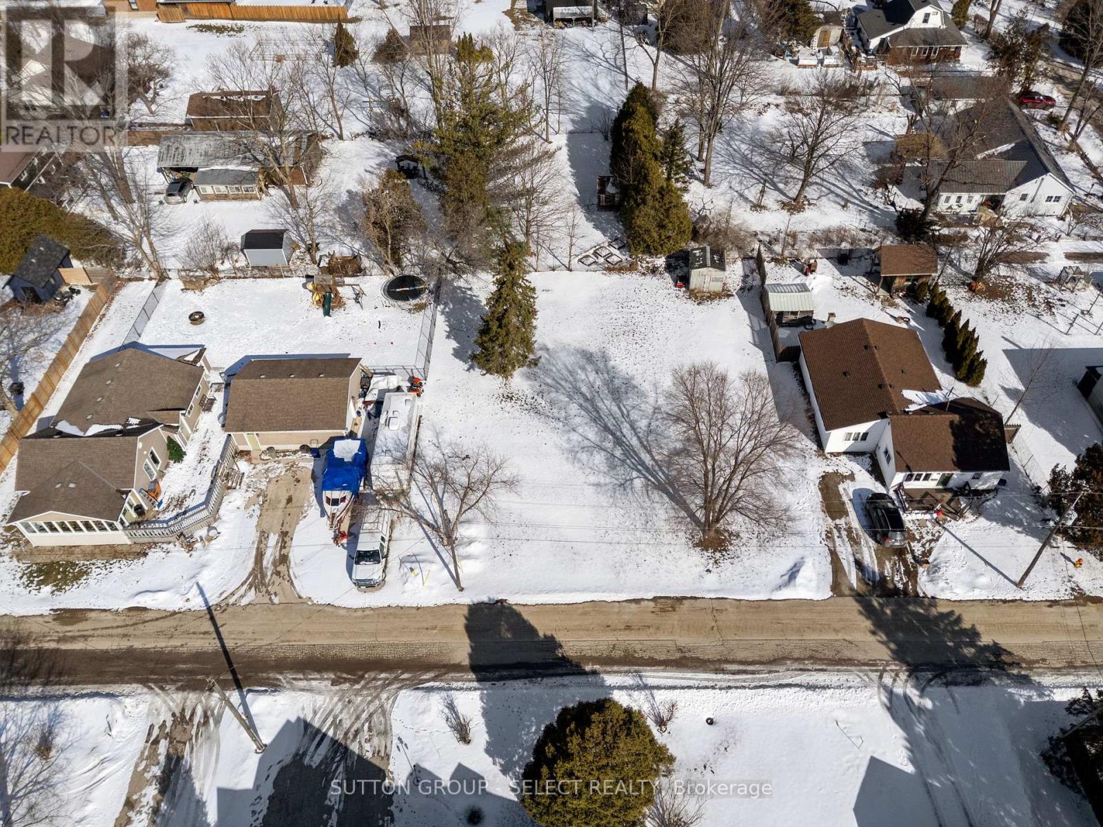 3910 Park Street, Plympton-Wyoming, Ontario  N0N 1E0 - Photo 15 - X12850650