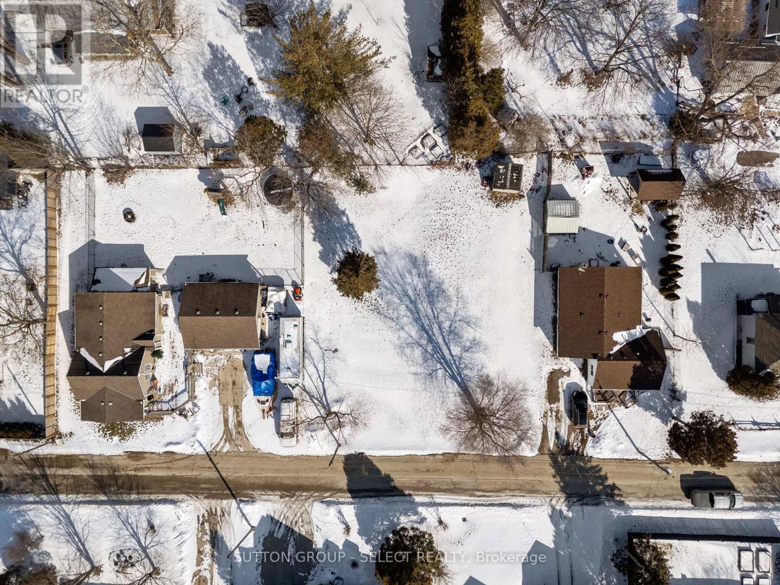 3910 Park Street, Plympton-Wyoming, Ontario  N0N 1E0 - Photo 16 - X12850650