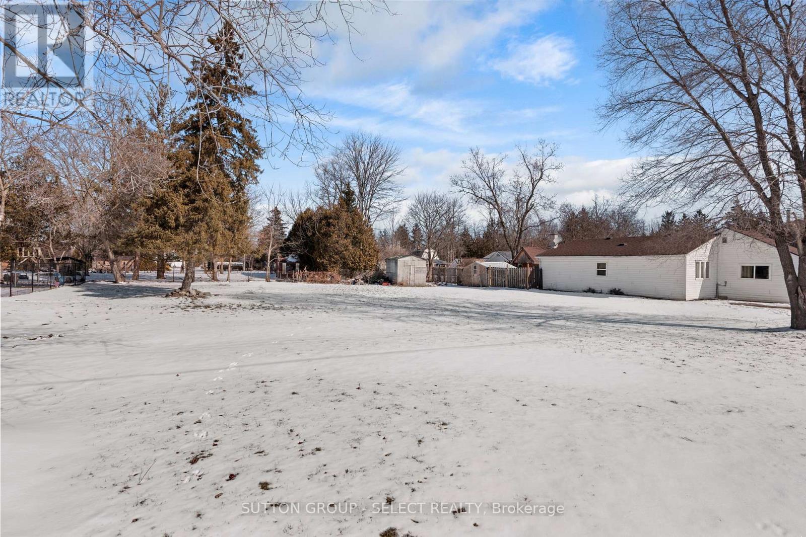 3910 Park Street, Plympton-Wyoming, Ontario  N0N 1E0 - Photo 11 - X12850650