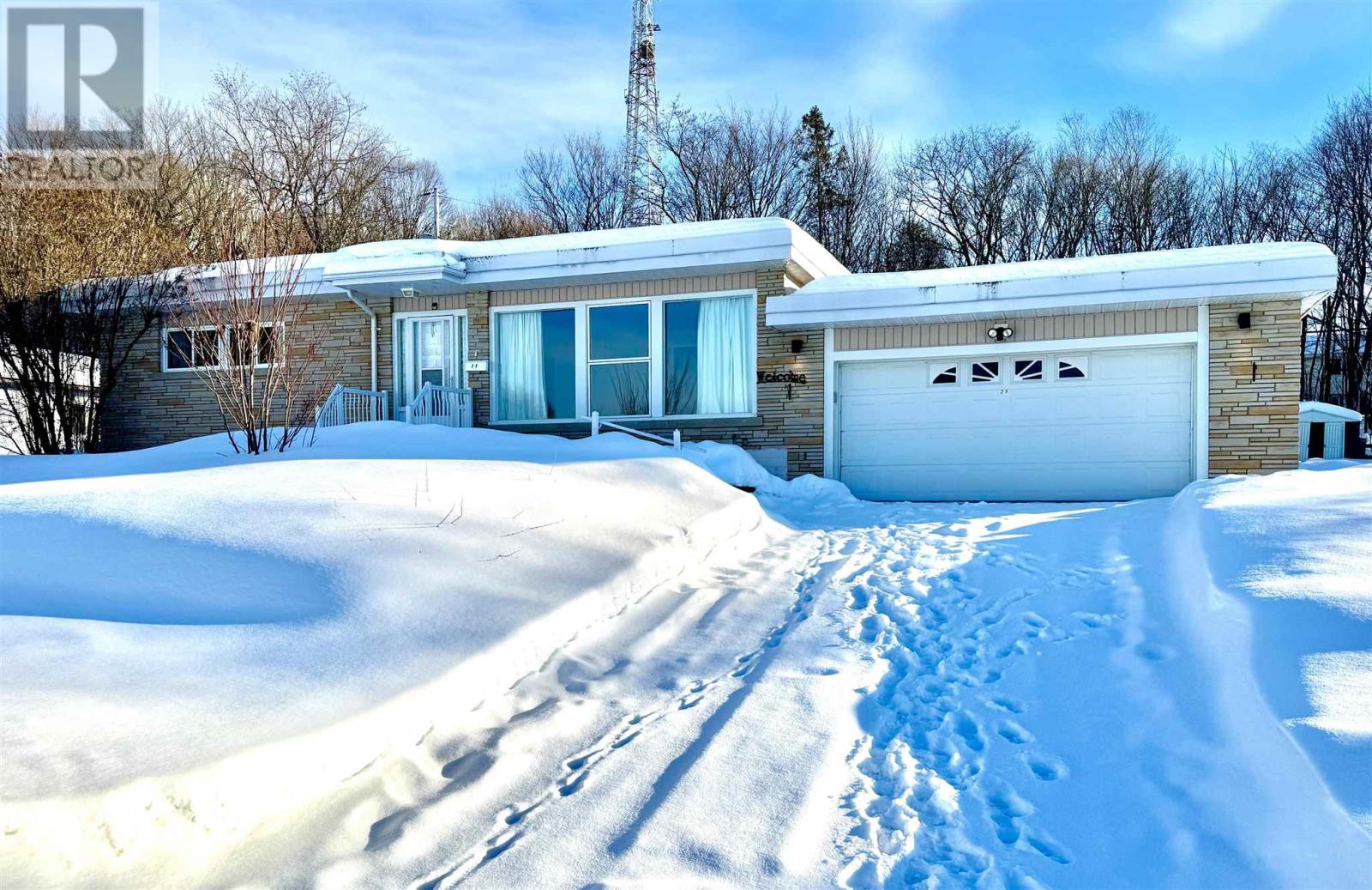 25 Gillanders Rd, Elliot Lake, Ontario P5A 1W4 - Photo 1 - SM260374