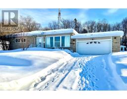 25 Gillanders RD, Elliot Lake, Ontario