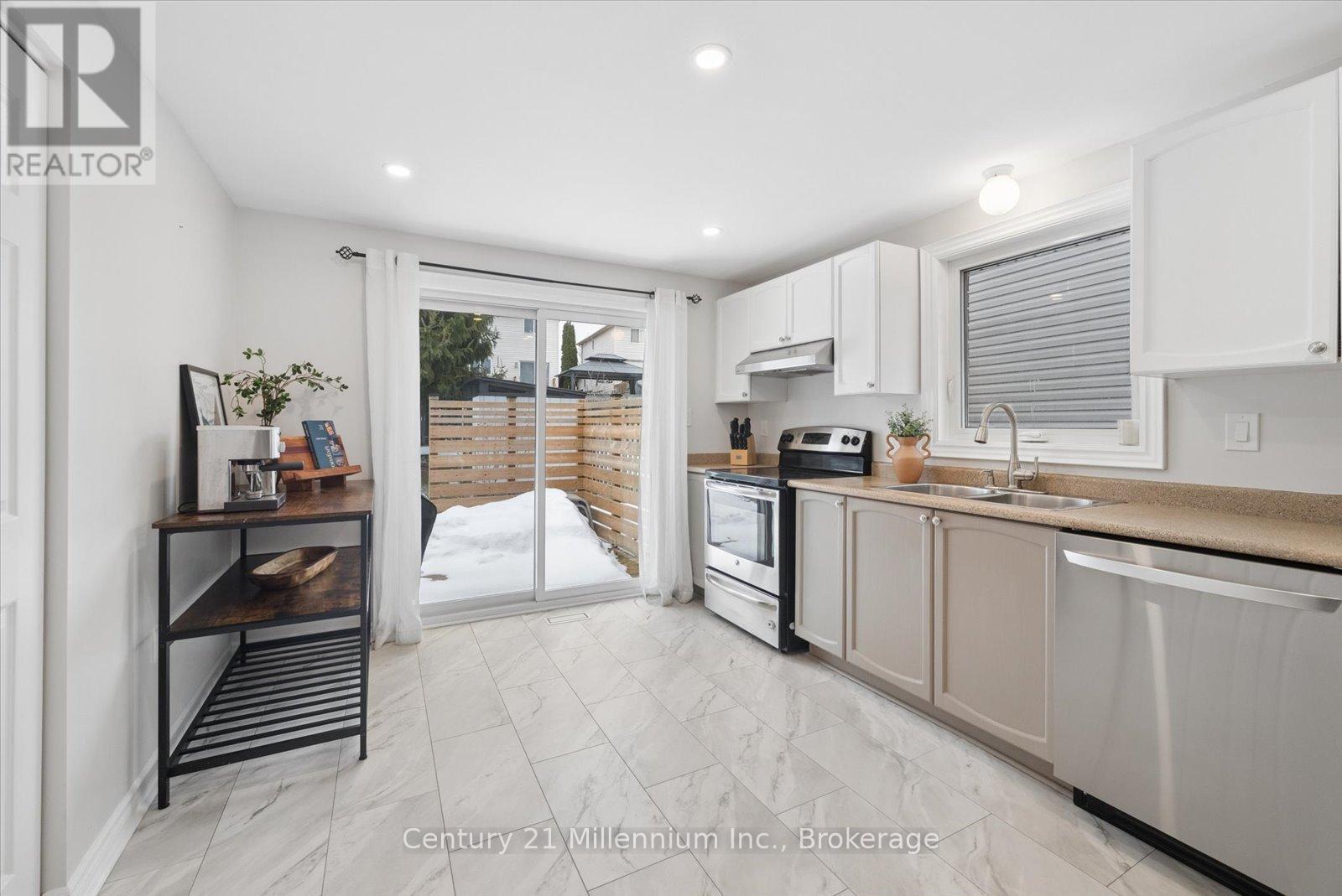 49 Waddington Crescent, Barrie, Ontario  L4N 8C7 - Photo 11 - S12904478