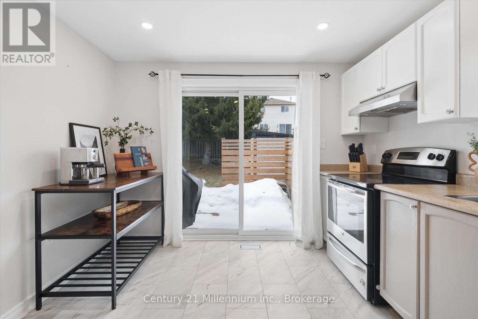 49 Waddington Crescent, Barrie, Ontario  L4N 8C7 - Photo 12 - S12904478