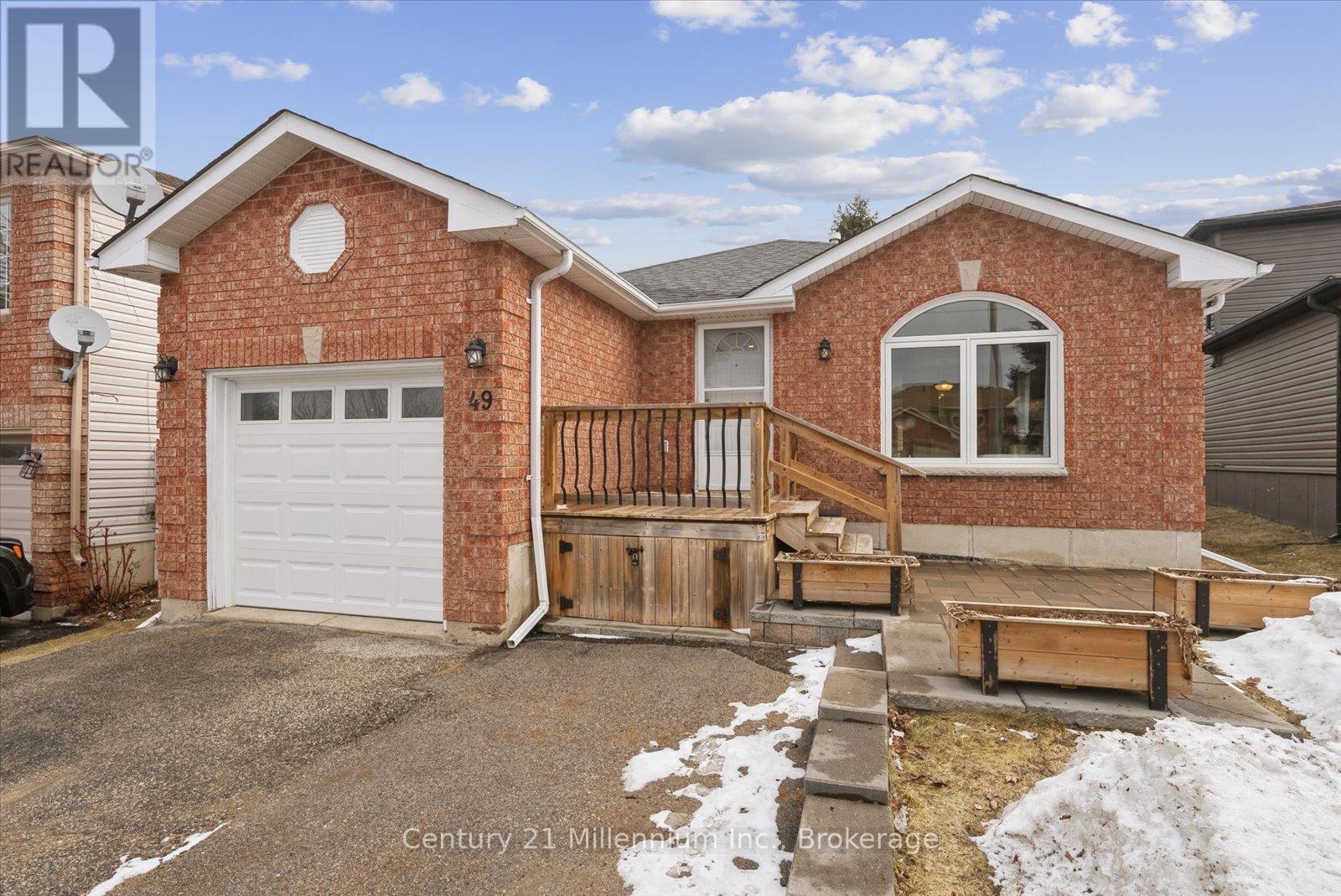 49 Waddington Crescent, Barrie, Ontario  L4N 8C7 - Photo 4 - S12904478