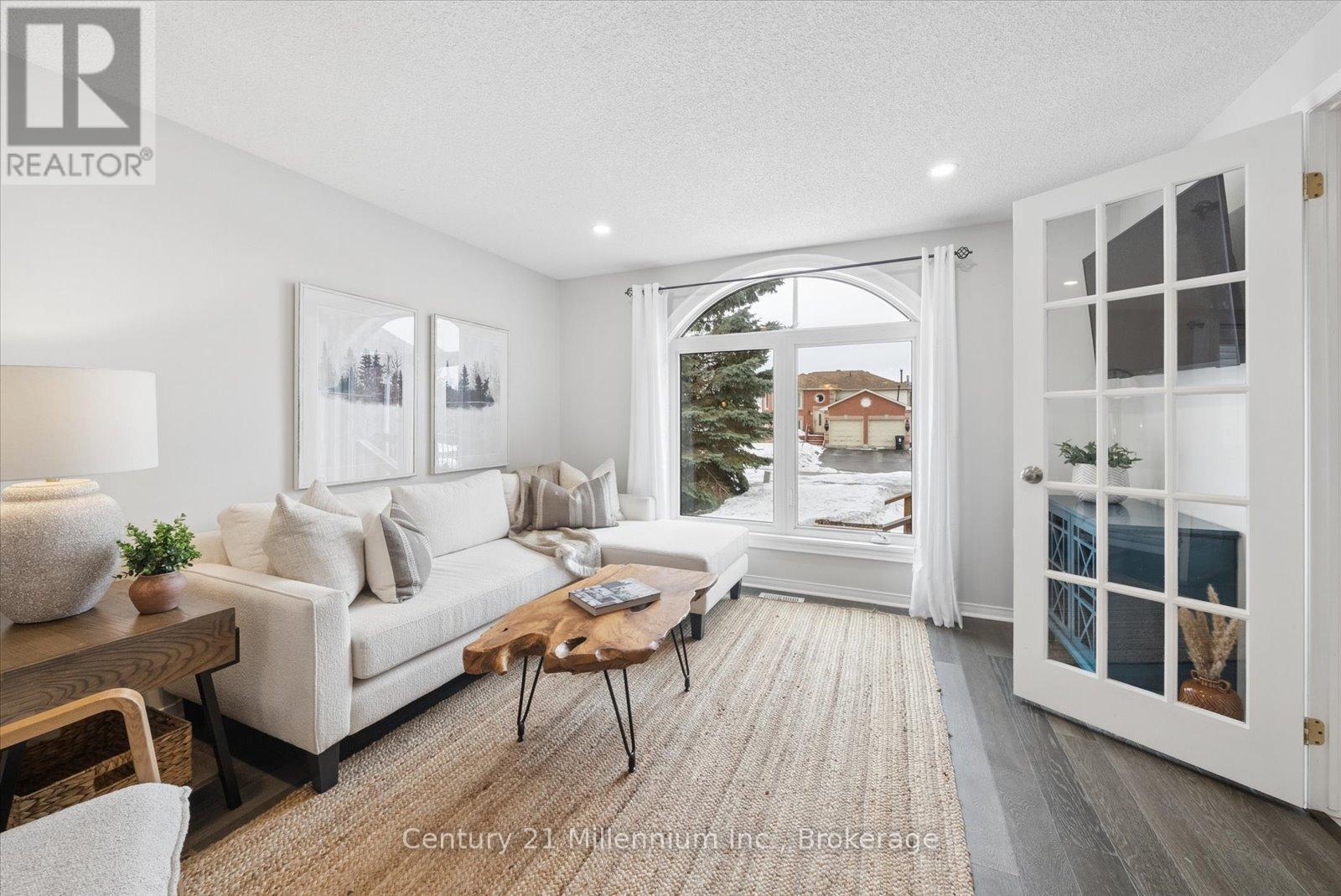 49 Waddington Crescent, Barrie, Ontario  L4N 8C7 - Photo 7 - S12904478