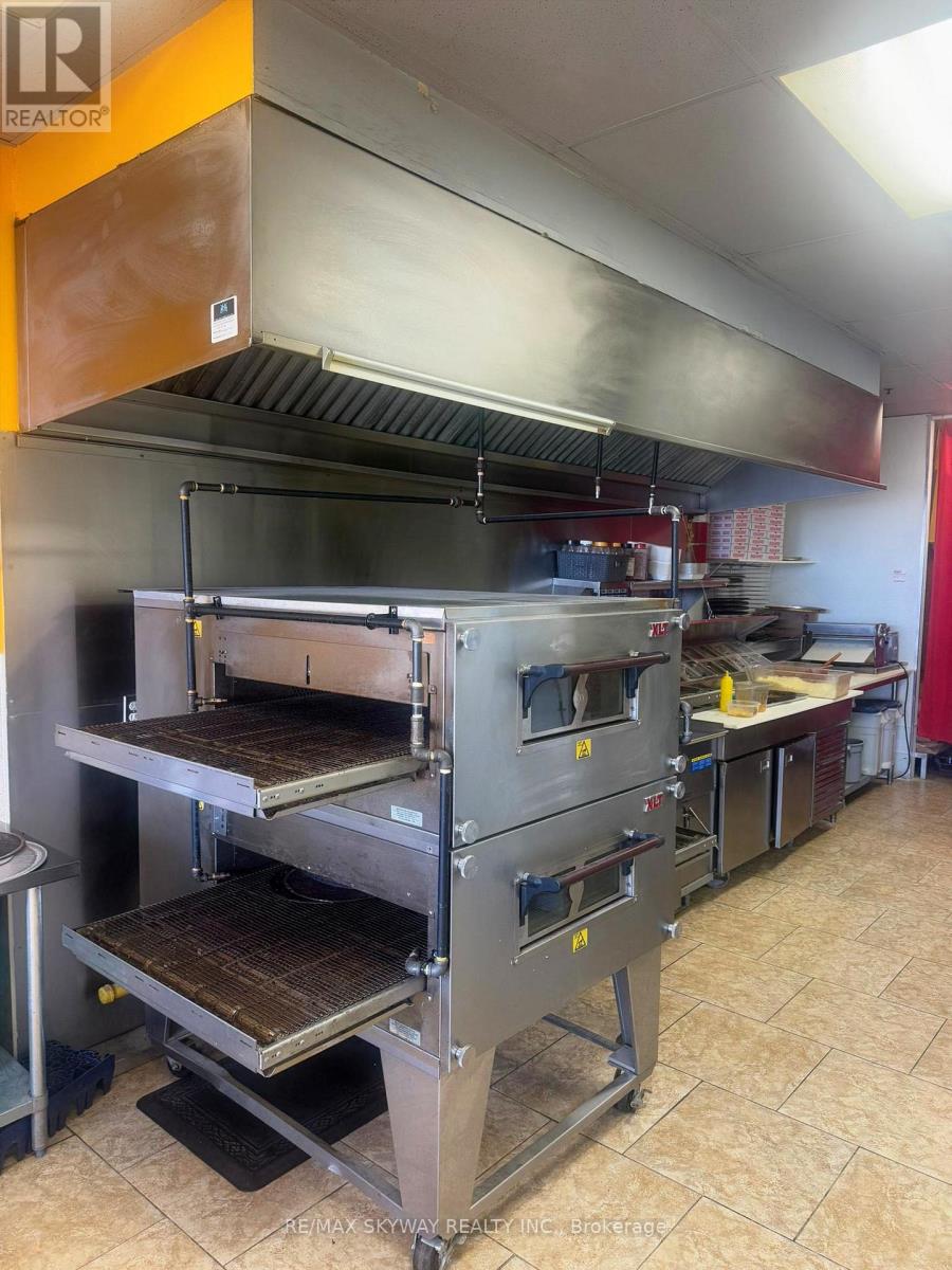 101 - 9461 Jane Street, Vaughan, Ontario  L6A 4H8 - Photo 2 - N12904434