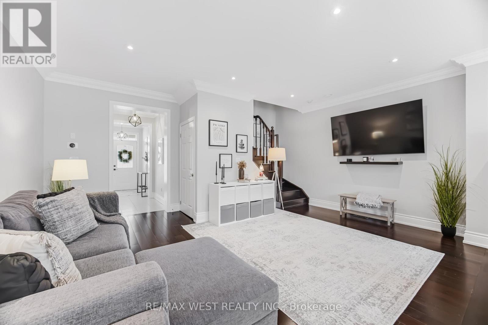 10 Weaver Terrace, New Tecumseth, Ontario  L0G 1W0 - Photo 5 - N12904476