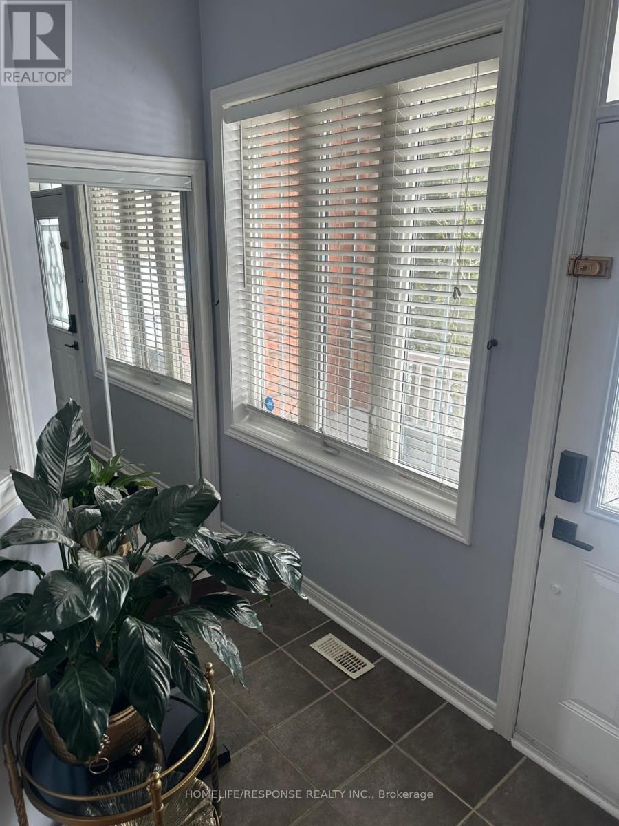 9 Aubergine Street, Richmond Hill, Ontario  L4E 5A8 - Photo 4 - N12904486