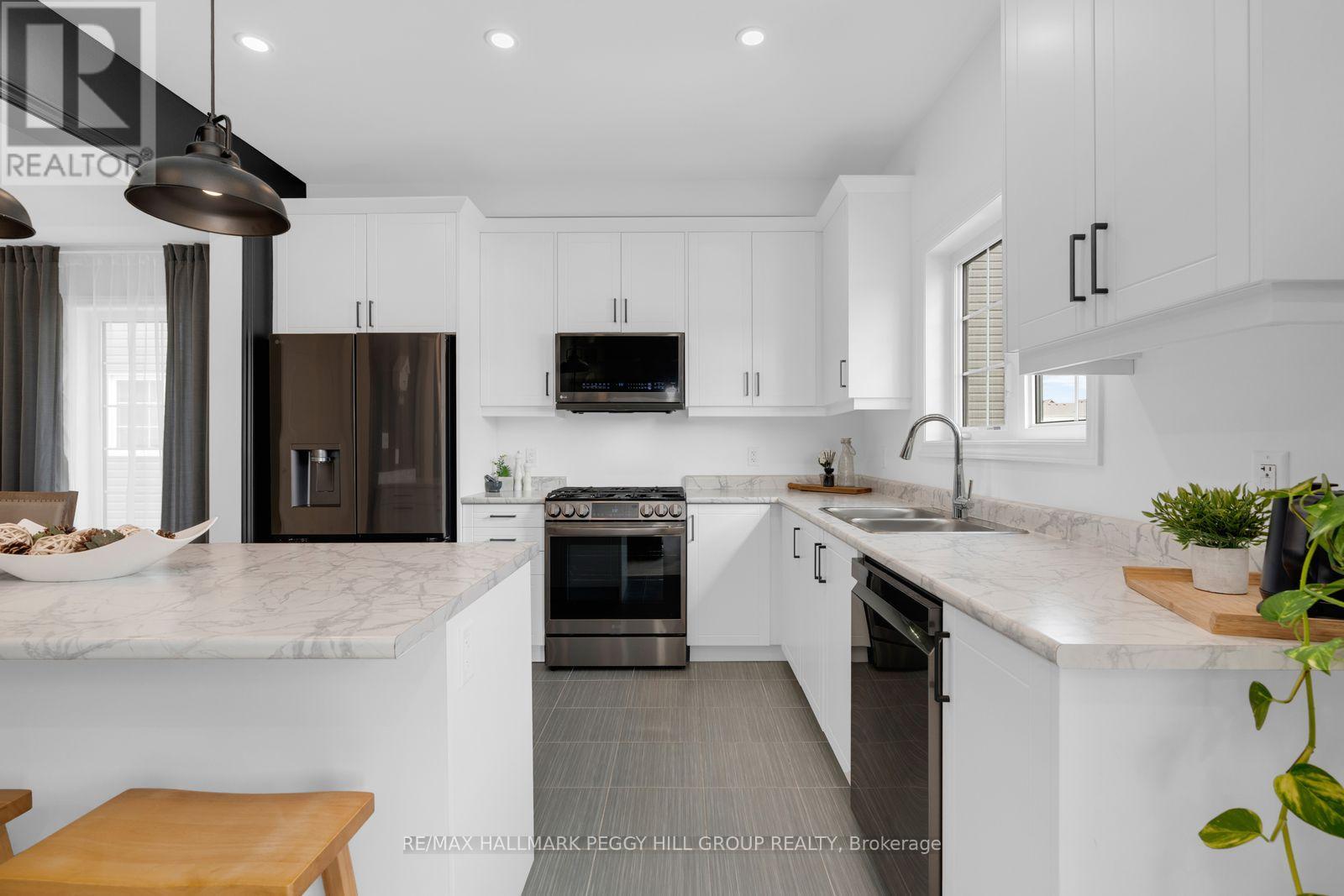 229 Mckenzie Drive, Clearview (Stayner), Ontario L0M 1S0 - Photo 4 - S12904458