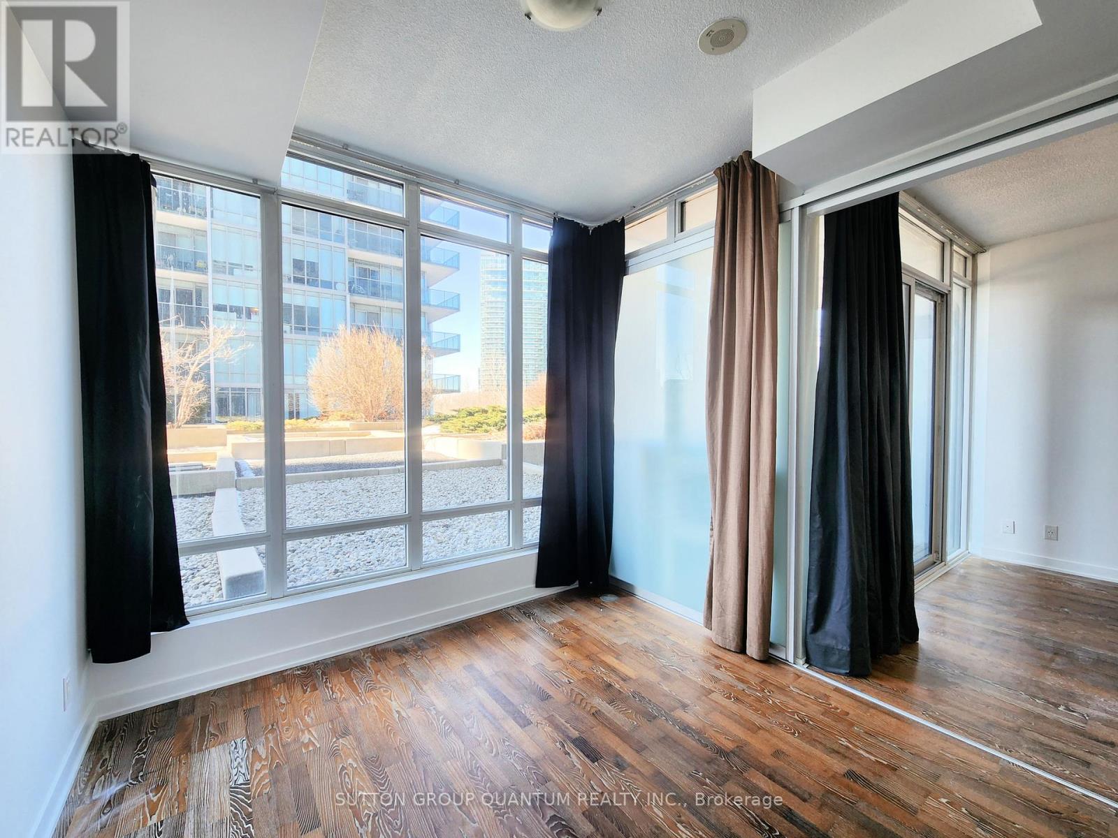 203 - 90 Park Lawn Road, Toronto, Ontario  M8Y 0B6 - Photo 5 - W12904466