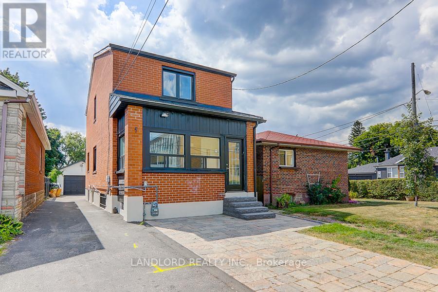 LOWER - 56 BICKNELL AVENUE, Toronto, Ontario