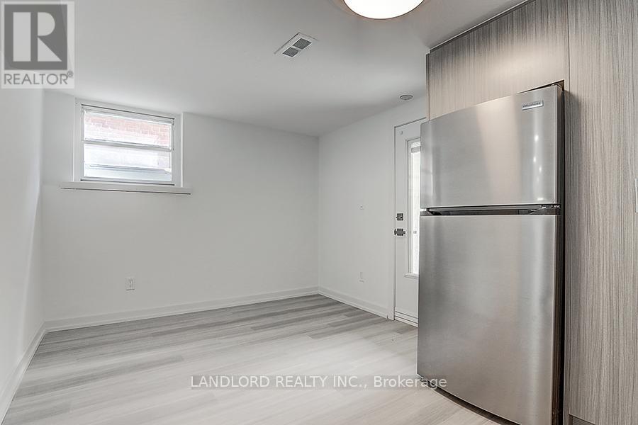 Lower - 56 Bicknell Avenue, Toronto, Ontario  M9M 4G5 - Photo 12 - W12904490