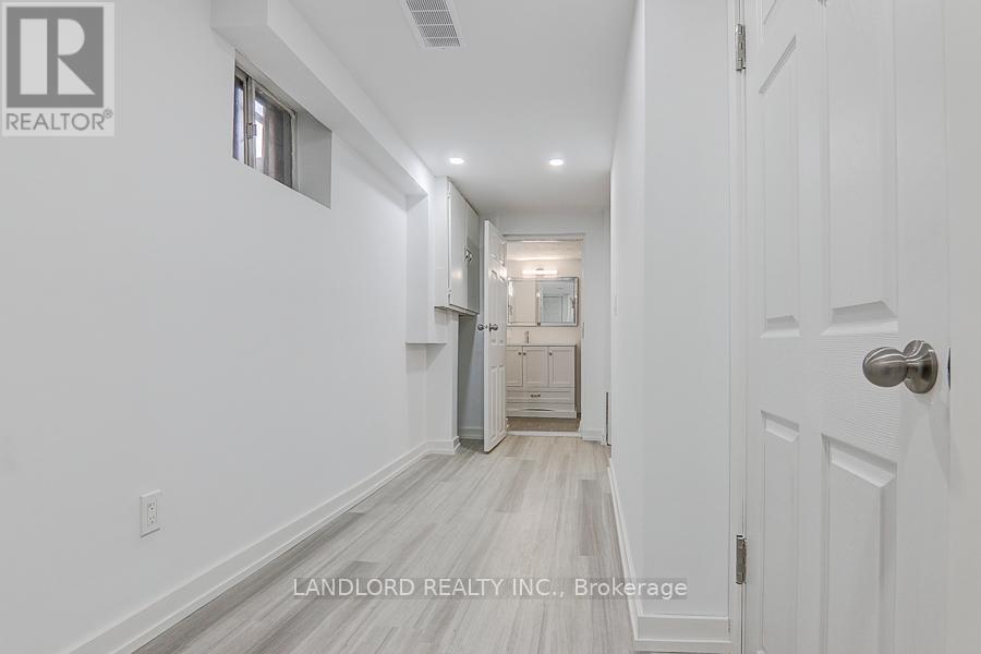 Lower - 56 Bicknell Avenue, Toronto, Ontario  M9M 4G5 - Photo 16 - W12904490