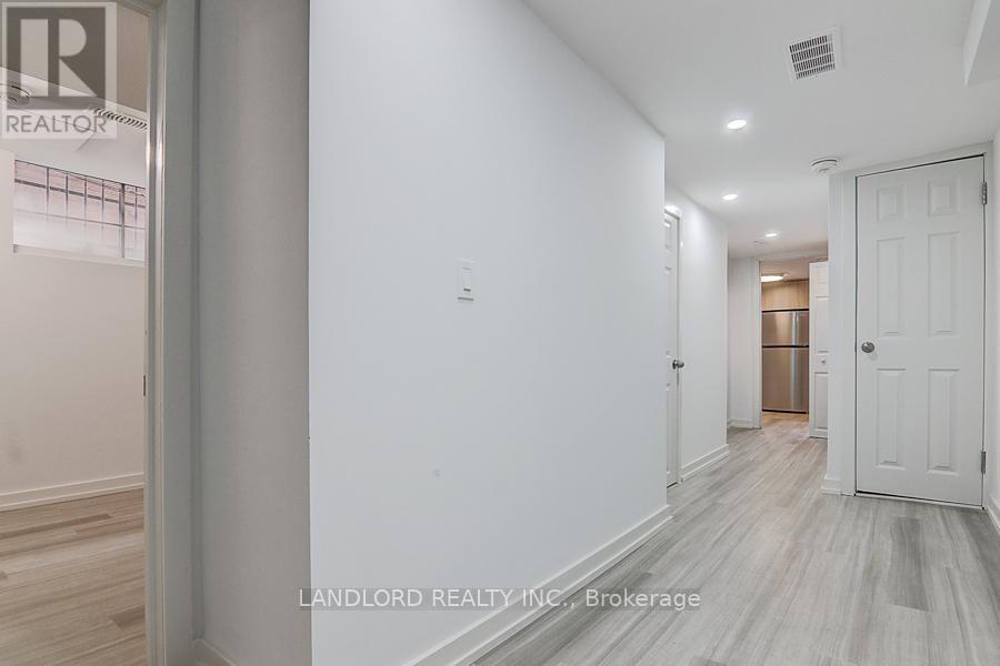 Lower - 56 Bicknell Avenue, Toronto, Ontario  M9M 4G5 - Photo 18 - W12904490