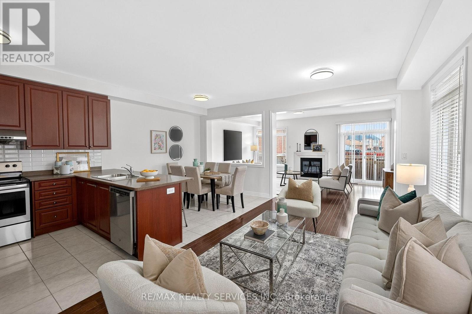 39 Lorenzo Circle, Brampton, Ontario  L6R 3N4 - Photo 10 - W12904510