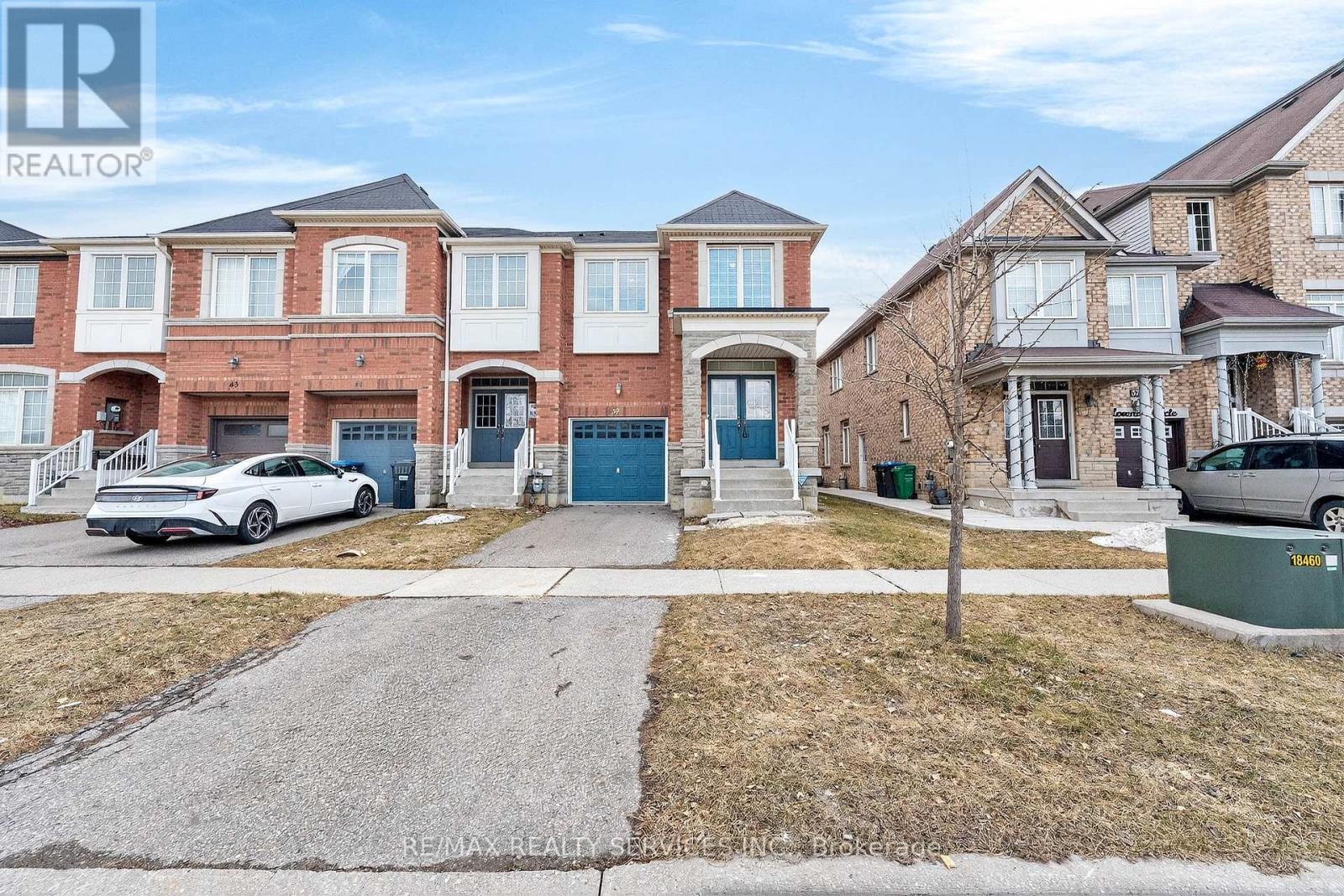 39 Lorenzo Circle, Brampton, Ontario  L6R 3N4 - Photo 3 - W12904510