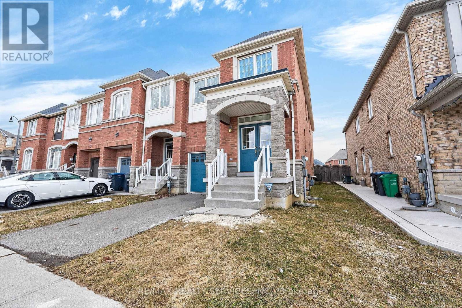 39 Lorenzo Circle, Brampton, Ontario  L6R 3N4 - Photo 4 - W12904510