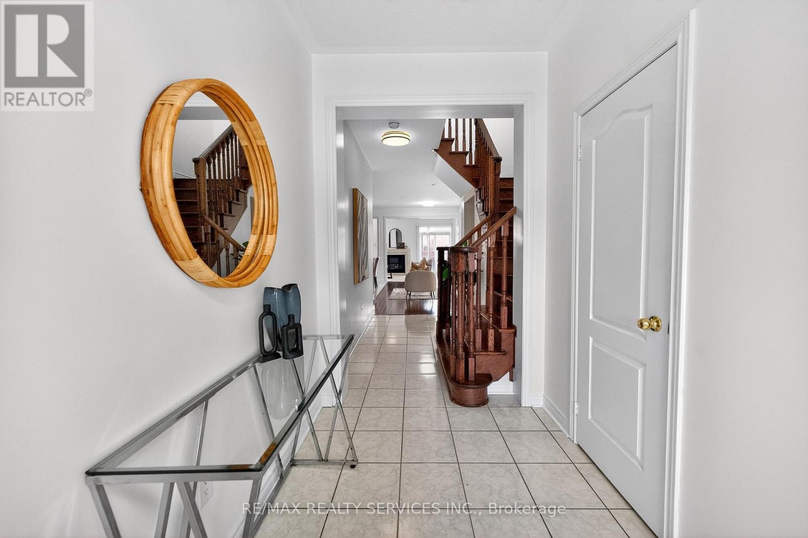 39 Lorenzo Circle, Brampton, Ontario  L6R 3N4 - Photo 7 - W12904510