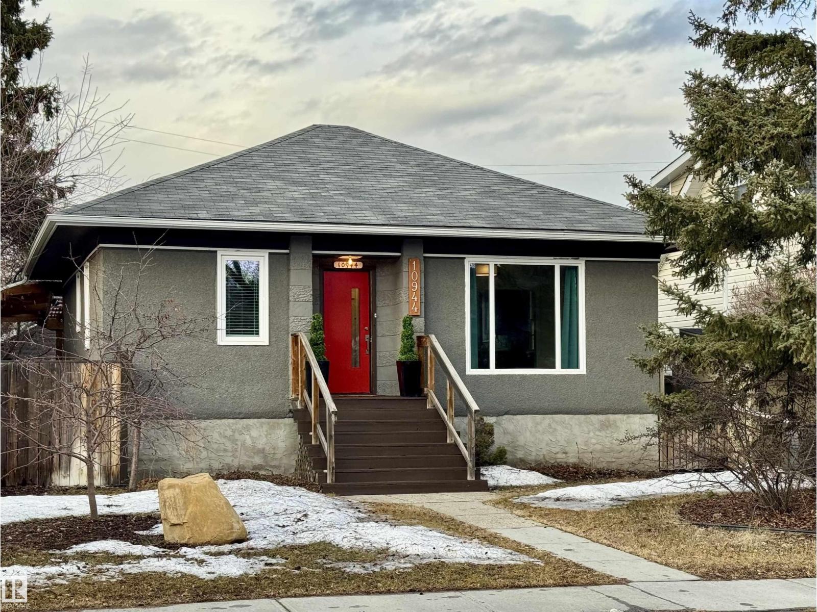 10944 71 AV NW, edmonton, Alberta