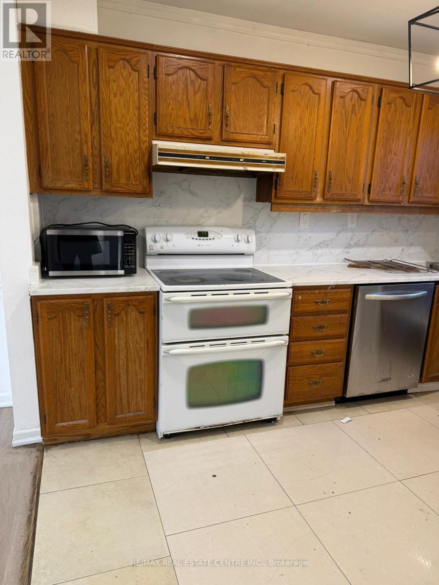 1485 Applewood Road, Mississauga, Ontario  L5E 2M2 - Photo 10 - W12896794