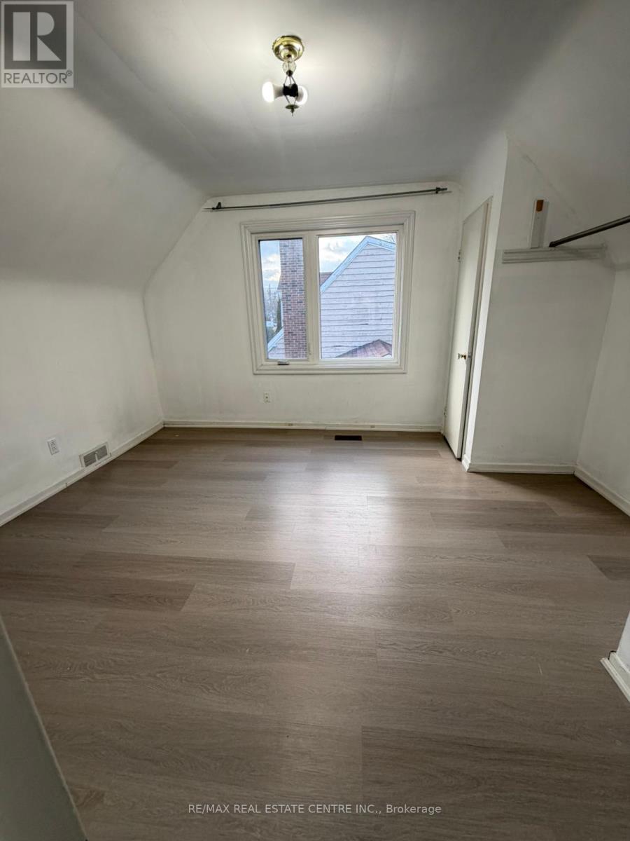 1485 Applewood Road, Mississauga, Ontario  L5E 2M2 - Photo 14 - W12896794