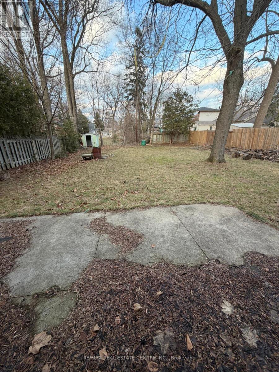 1485 Applewood Road, Mississauga, Ontario  L5E 2M2 - Photo 27 - W12896794