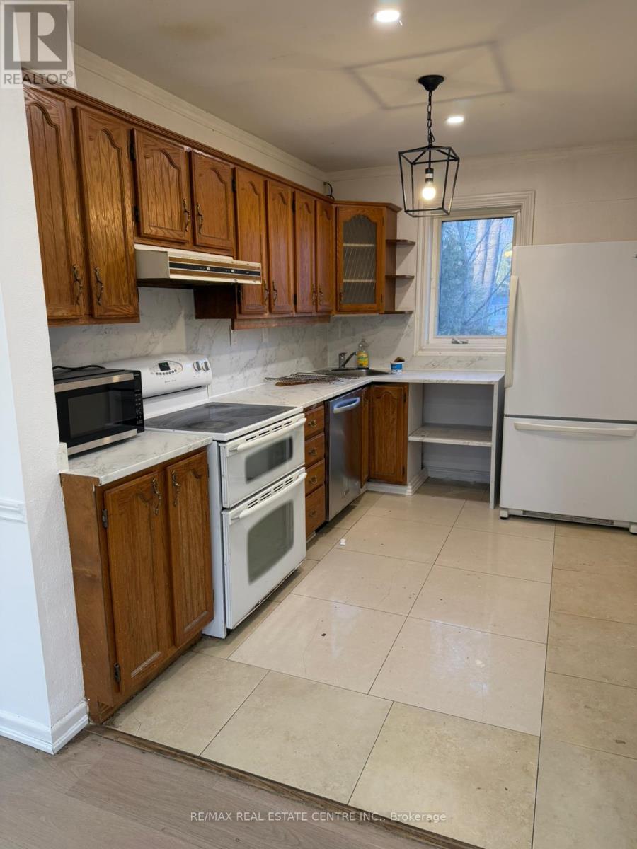 1485 Applewood Road, Mississauga, Ontario  L5E 2M2 - Photo 11 - W12896794