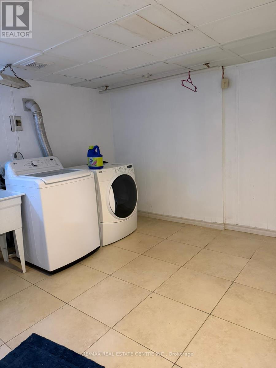 1485 Applewood Road, Mississauga, Ontario  L5E 2M2 - Photo 24 - W12896794