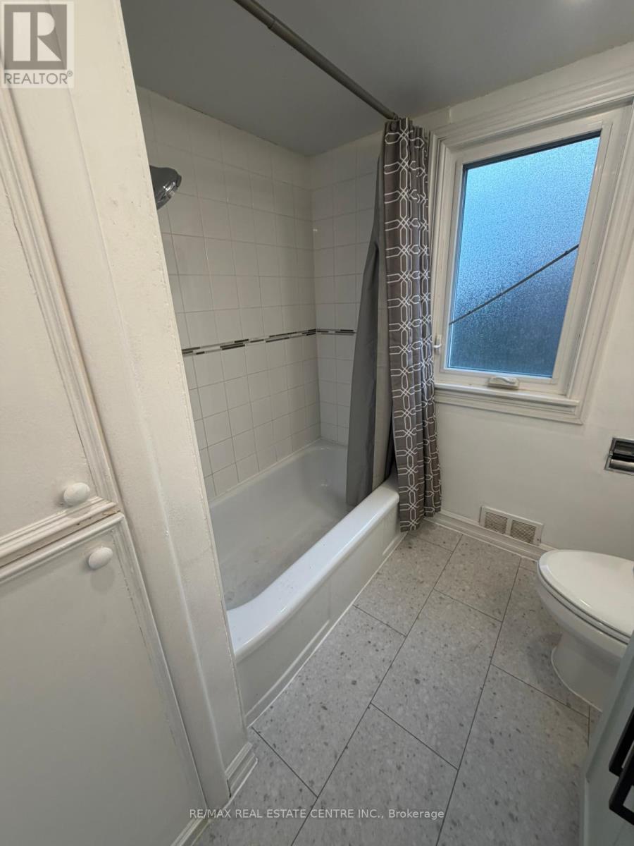 1485 Applewood Road, Mississauga, Ontario  L5E 2M2 - Photo 20 - W12896794