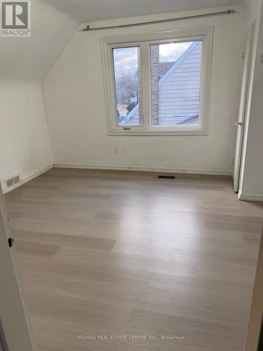 1485 Applewood Road, Mississauga, Ontario  L5E 2M2 - Photo 16 - W12896794