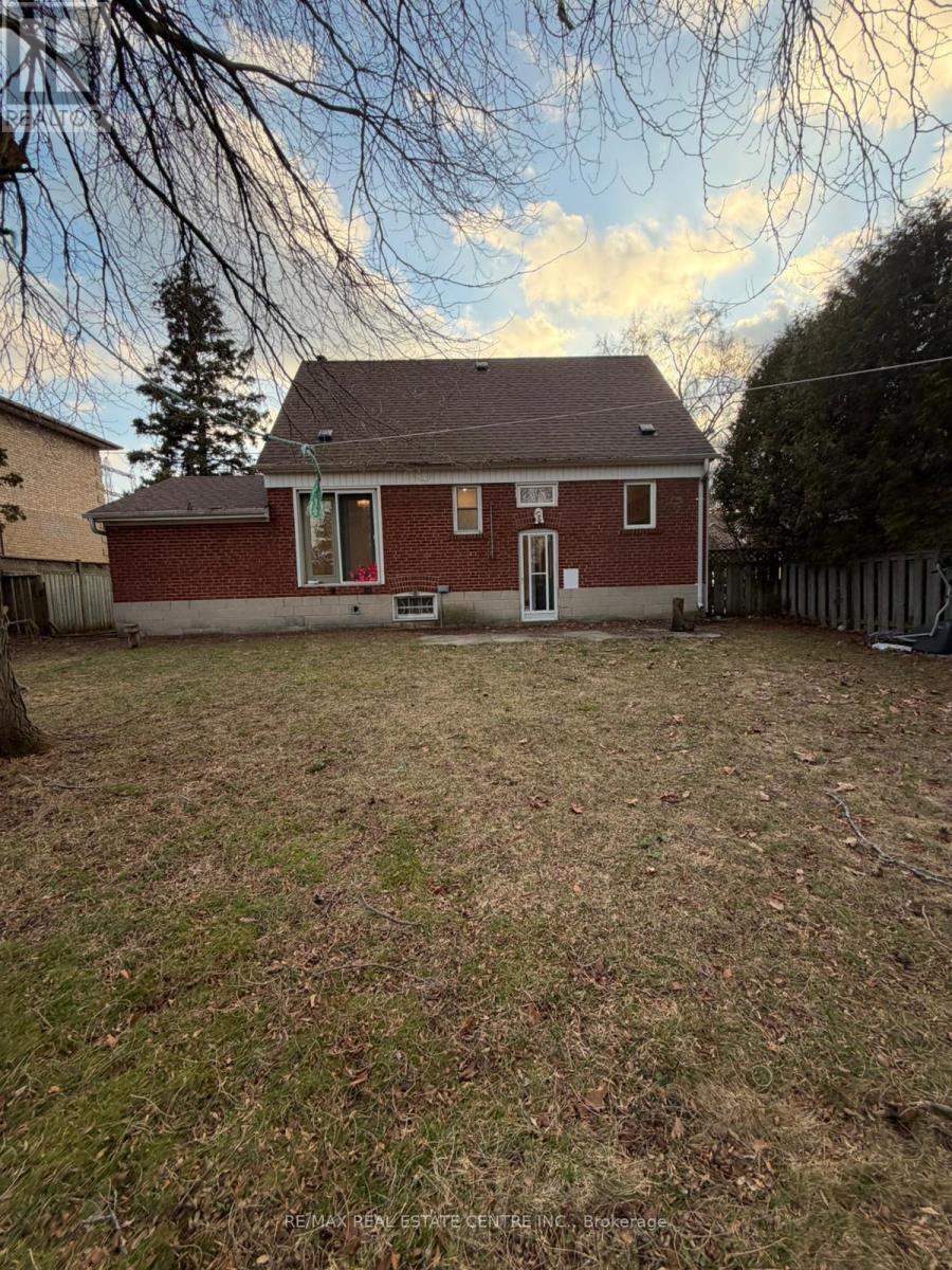 1485 Applewood Road, Mississauga, Ontario  L5E 2M2 - Photo 29 - W12896794