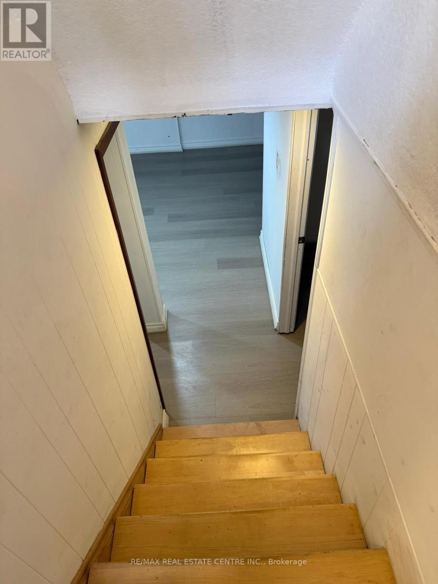 1485 Applewood Road, Mississauga, Ontario  L5E 2M2 - Photo 21 - W12896794