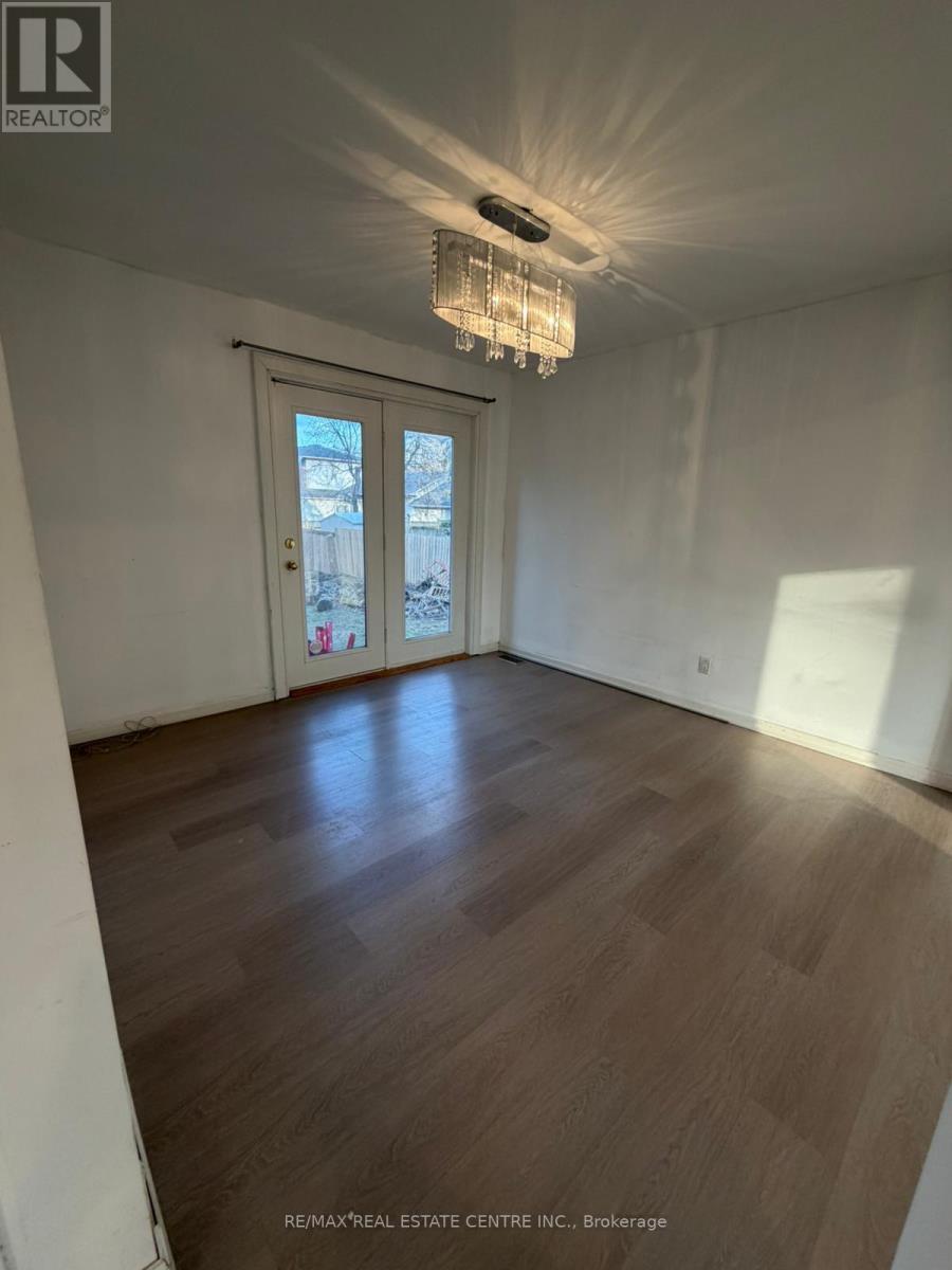 1485 Applewood Road, Mississauga, Ontario  L5E 2M2 - Photo 7 - W12896794