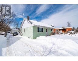 6 HILLCREST AVENUE, Deep River, Ontario