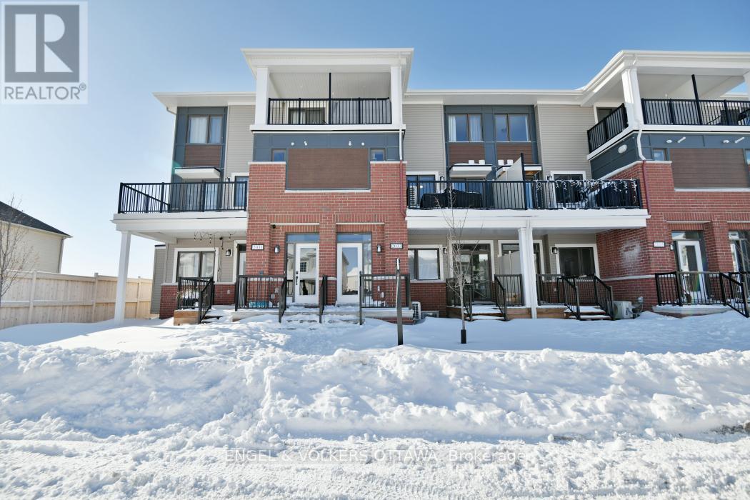 2033 SEELEY'S BAY STREET, Ottawa, Ontario