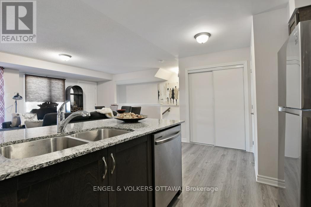 2033 Seeley's Bay Street, Ottawa, Ontario  K2J 6L3 - Photo 13 - X12904630