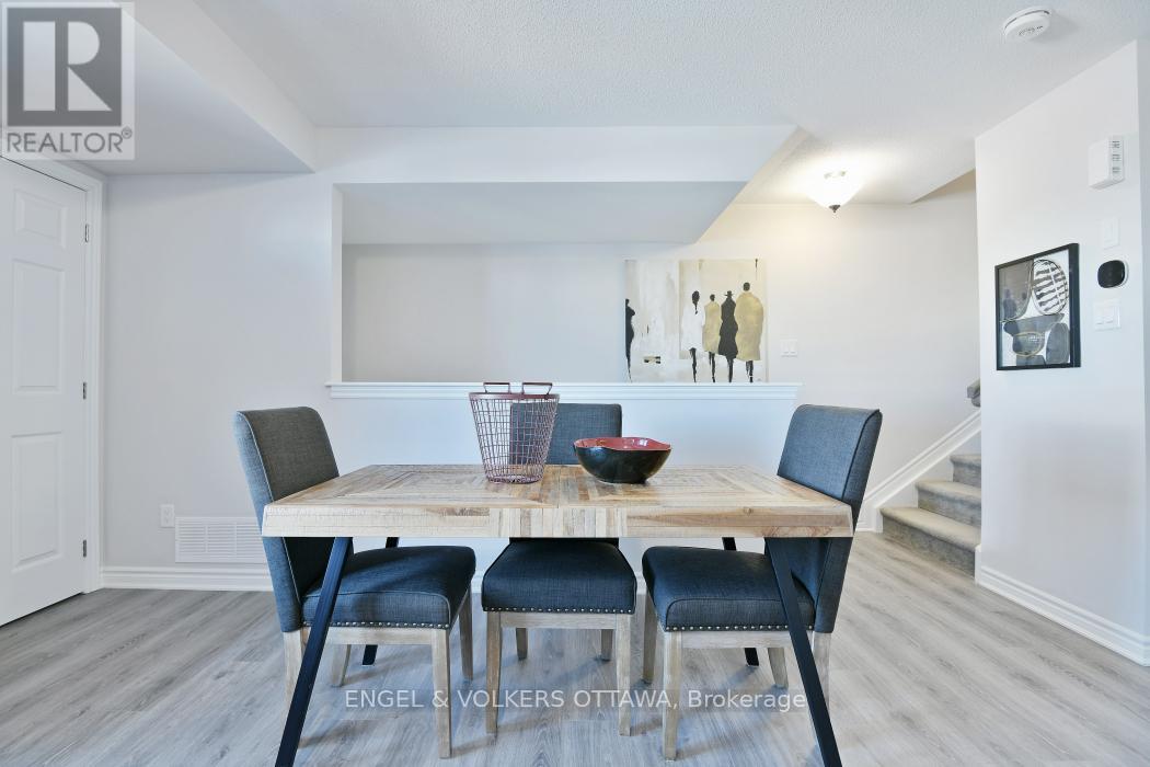 2033 Seeley's Bay Street, Ottawa, Ontario  K2J 6L3 - Photo 3 - X12904630