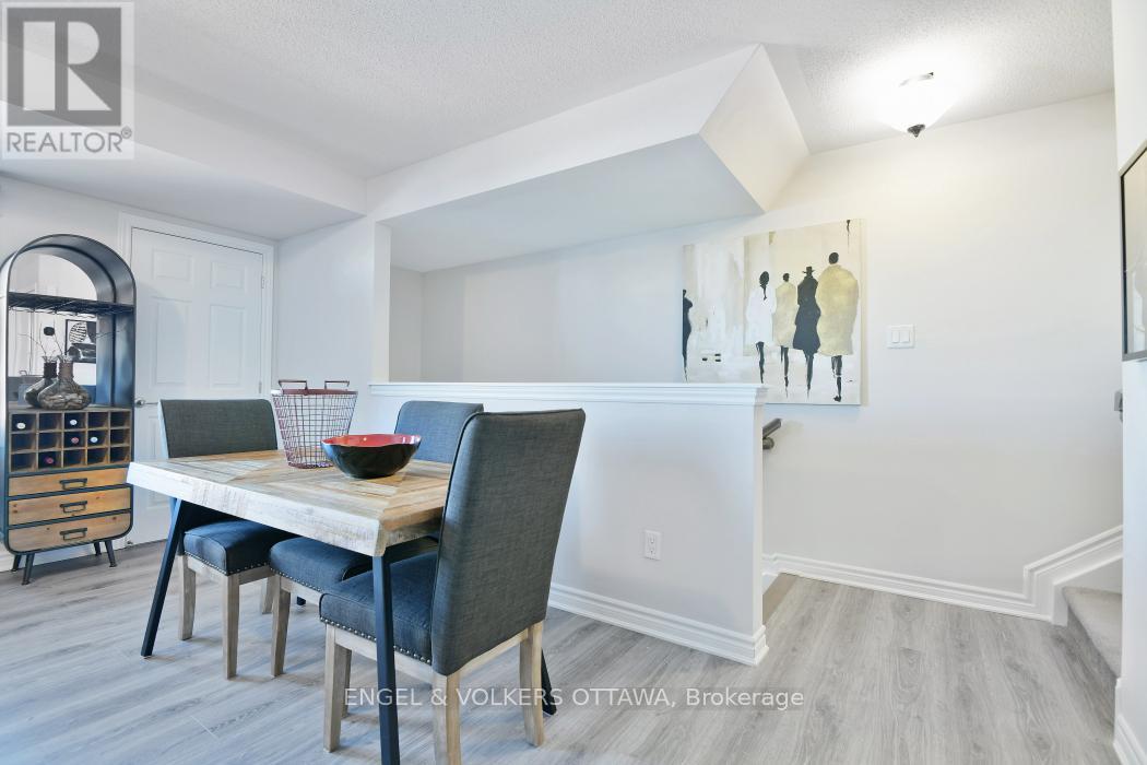 2033 Seeley's Bay Street, Ottawa, Ontario  K2J 6L3 - Photo 4 - X12904630