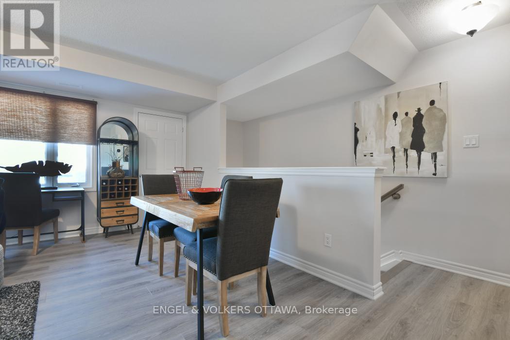 2033 Seeley's Bay Street, Ottawa, Ontario  K2J 6L3 - Photo 5 - X12904630