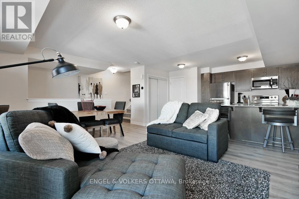 2033 Seeley's Bay Street, Ottawa, Ontario  K2J 6L3 - Photo 7 - X12904630