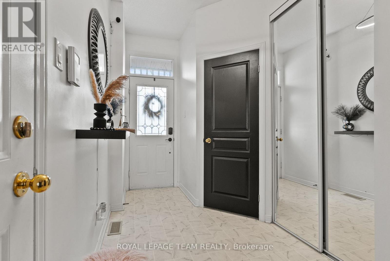 5 Milner Downs Crescent, Ottawa, Ontario K2M 2S6 - Photo 3 - X12904636