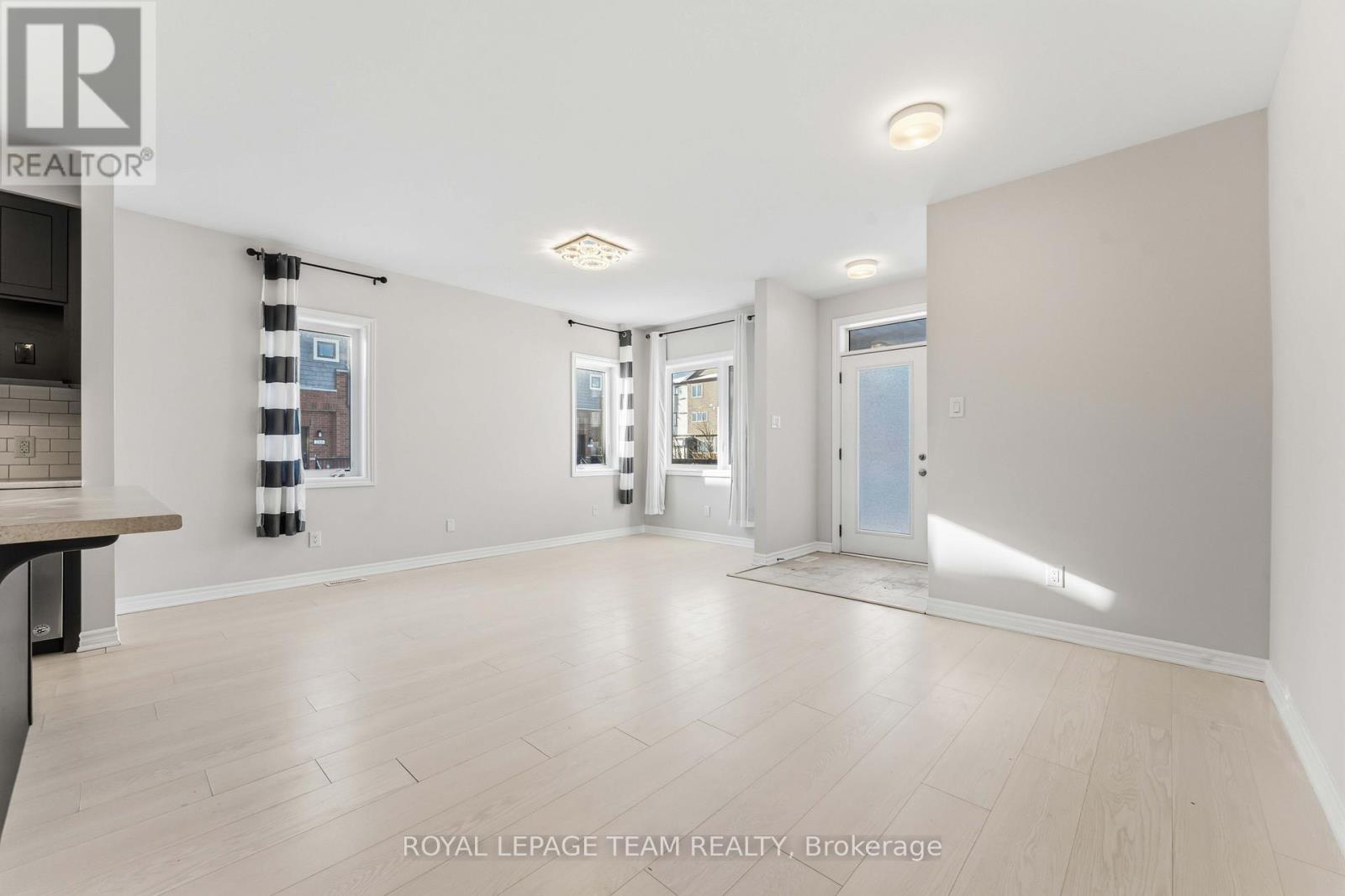 308 - 109 Pilot Private, Ottawa, Ontario K2V 0S4 - Photo 4 - X12904664