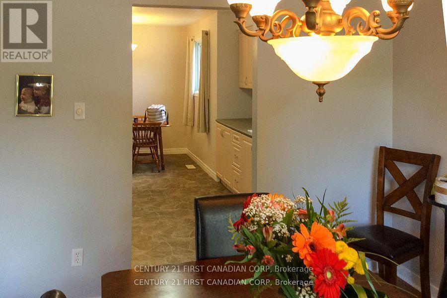 106 Angelo Drive, West Elgin, Ontario  N0L 2P0 - Photo 12 - X12904562