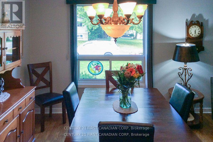 106 Angelo Drive, West Elgin, Ontario  N0L 2P0 - Photo 13 - X12904562