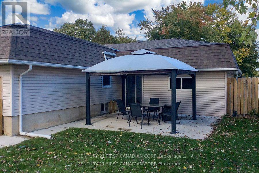 106 Angelo Drive, West Elgin, Ontario  N0L 2P0 - Photo 44 - X12904562