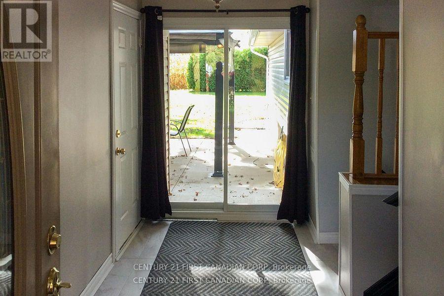 106 Angelo Drive, West Elgin, Ontario  N0L 2P0 - Photo 7 - X12904562