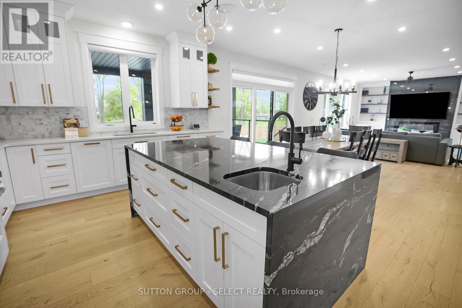 48 Royal Crescent, Southwold, Ontario  N5P 3T2 - Photo 11 - X12904570