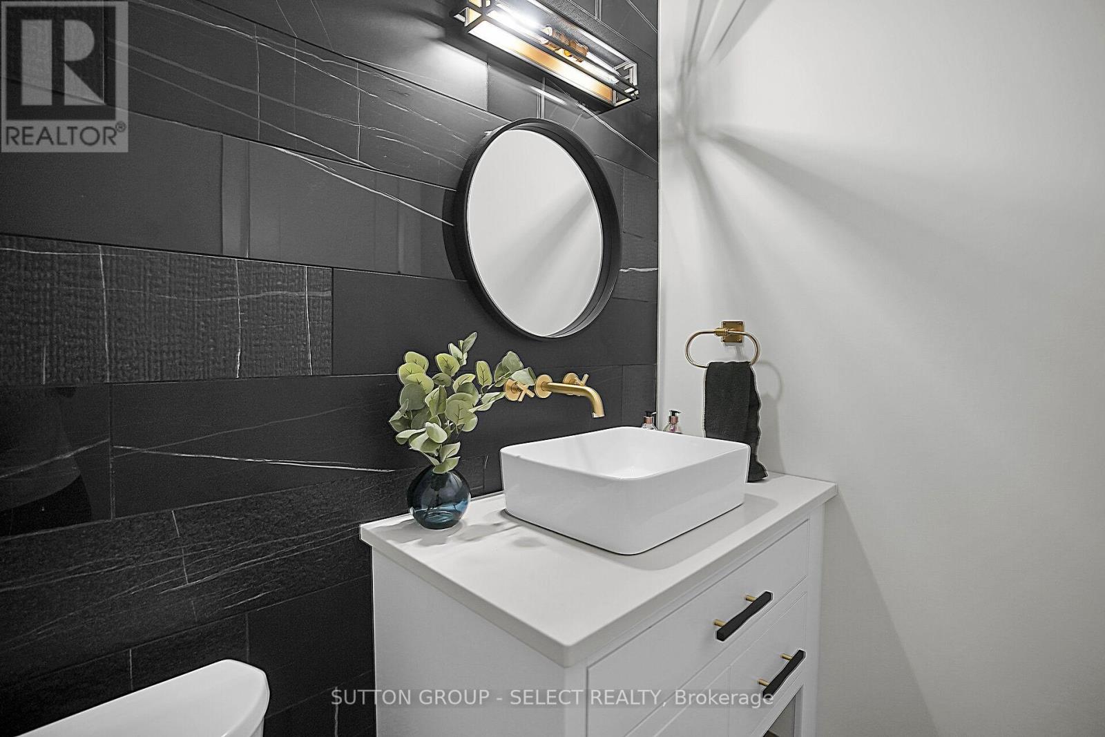 48 Royal Crescent, Southwold, Ontario  N5P 3T2 - Photo 6 - X12904570