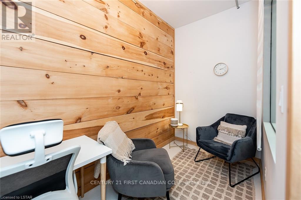 Atrium - 28 Princess Avenue, St. Thomas, Ontario  N5R 3V4 - Photo 14 - X12904654